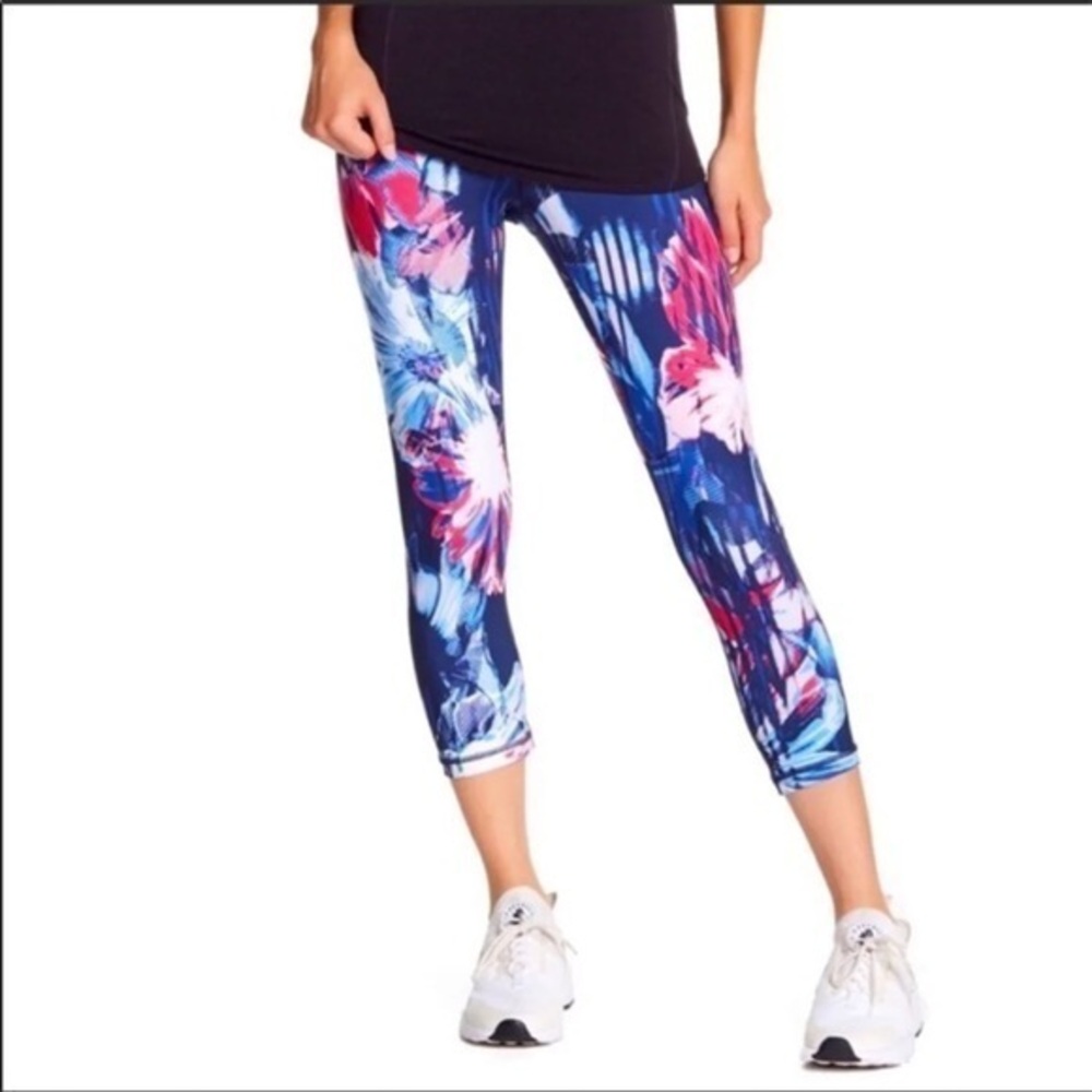 Z by ZELLA High Rise Blue Floral Cropped Capri leggings Medium